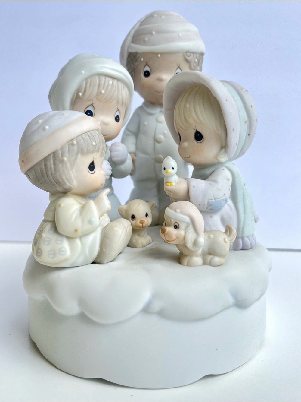 Precious Moments 1988 Peace On Earth Angel Music Box Figurine 109746